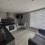 City Vibes Chic 1Br Flat With Style And Comfort